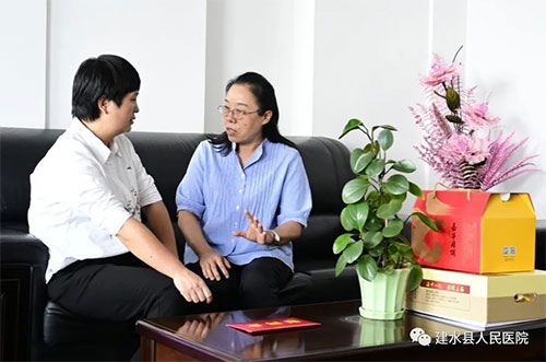  中秋佳节，县委常委、组织部部长许洁琼到建水县人民医院走访慰问