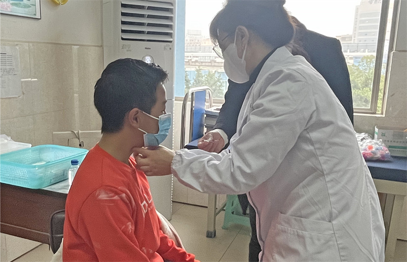  建水县人民医院中医特色疗法  为孩子健康保驾护航