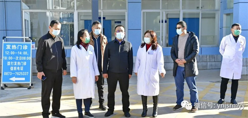 建水县委副书记、县人民政府县长赵雄到建水县人民医院调研疫情防控工作