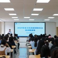  以练为战 守护生命安全——建水县人民医院开展实习生及医教协同班防恐与消防演练